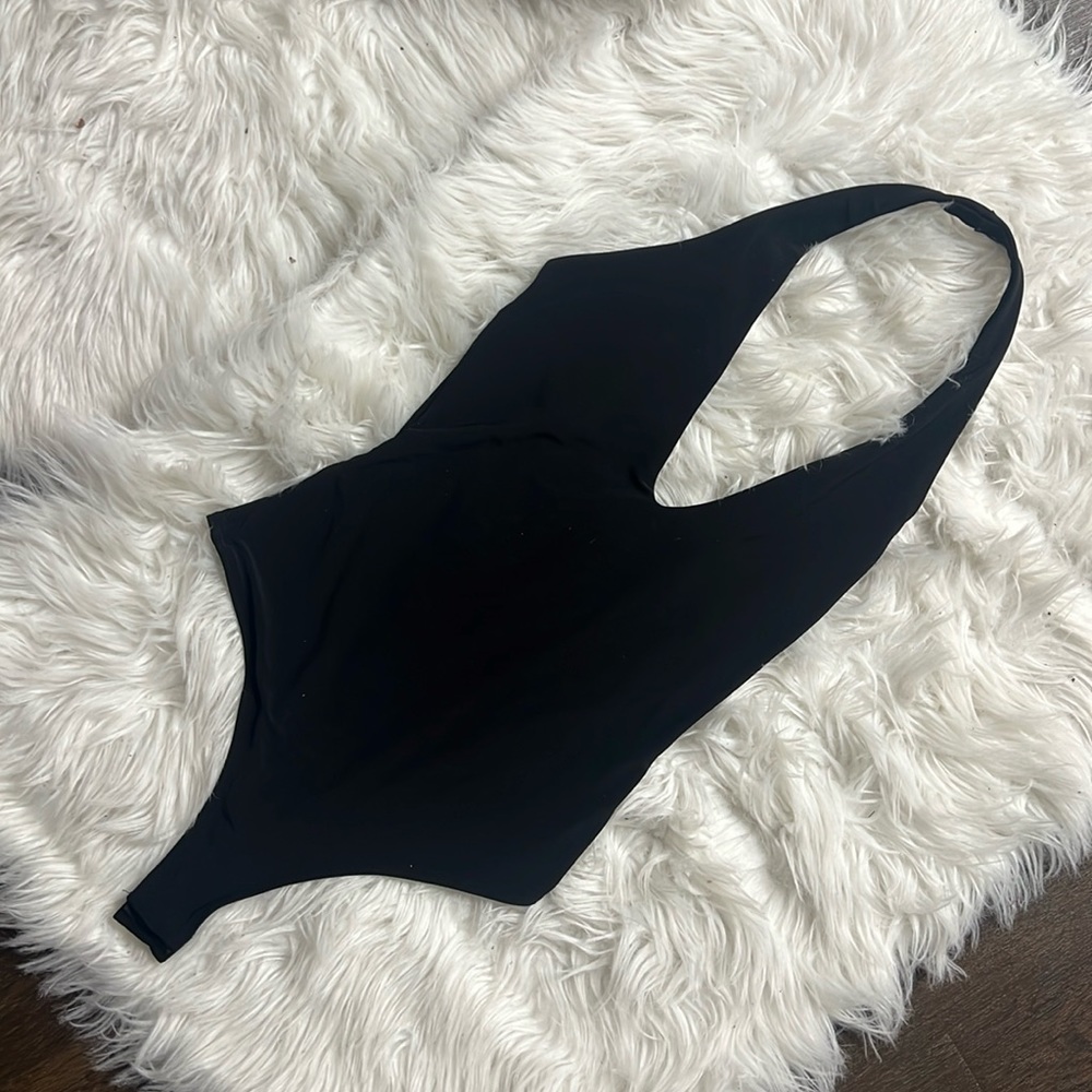 Fashion Nova V-Cut Halter Bodysuit